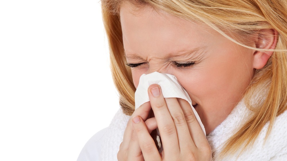 woman-sneezing-hayfever-balance-complementary-medicine